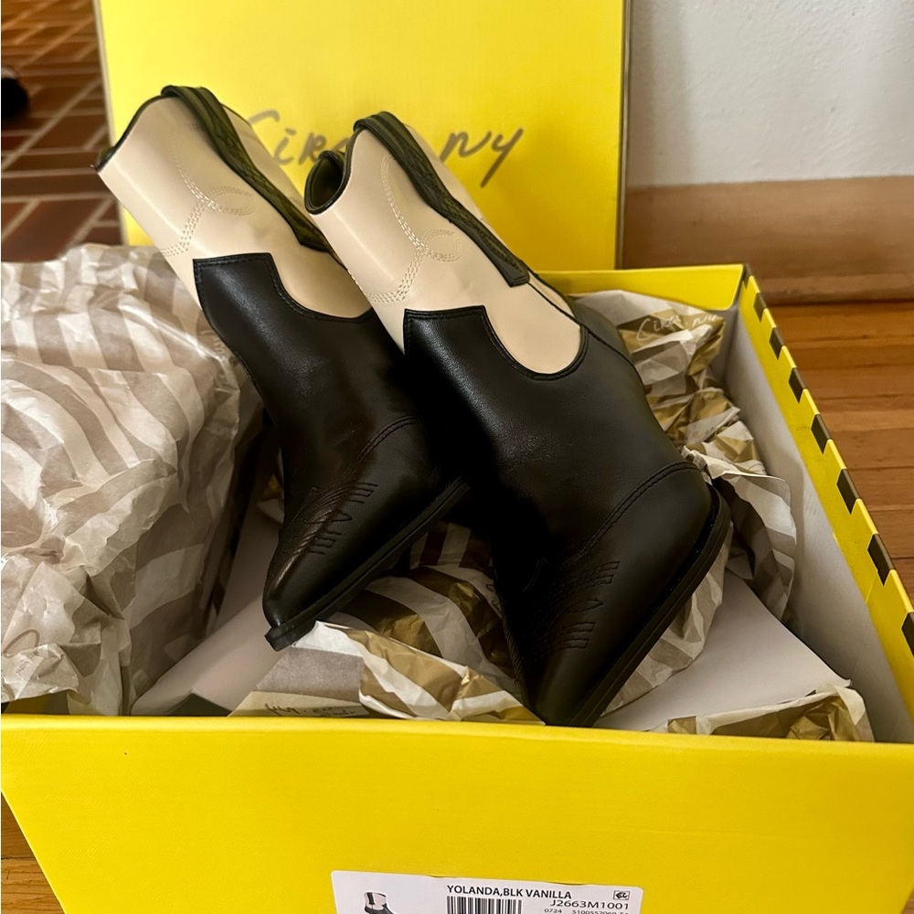 Sam Edelman Black and Cream Women's western style Booties NIB